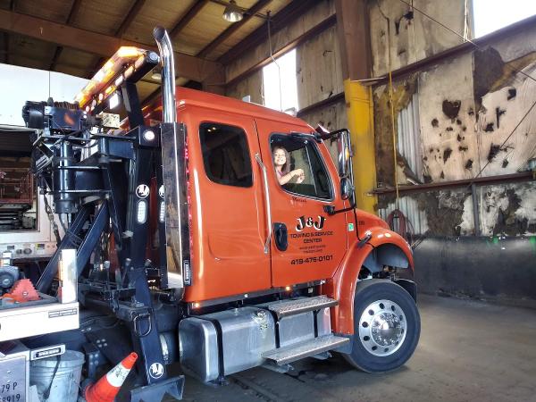 J&J Towing & Service Center