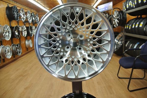 Ely's Tires