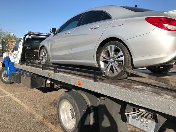 Castillo's Towing