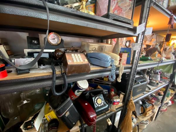 Suisun Valley Antiques & Collectibles / John's Hauling