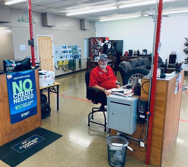 Crossroads Tire & Automotive Service Tire Pros