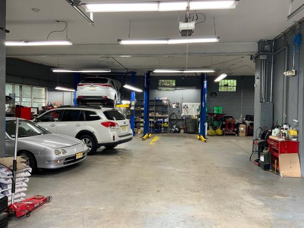 Edgewater International Auto Body & Auto Tech