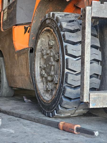 Romo Forklift Tires