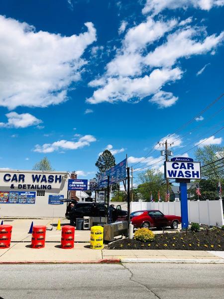 Johnnie's Car Wash on Oak