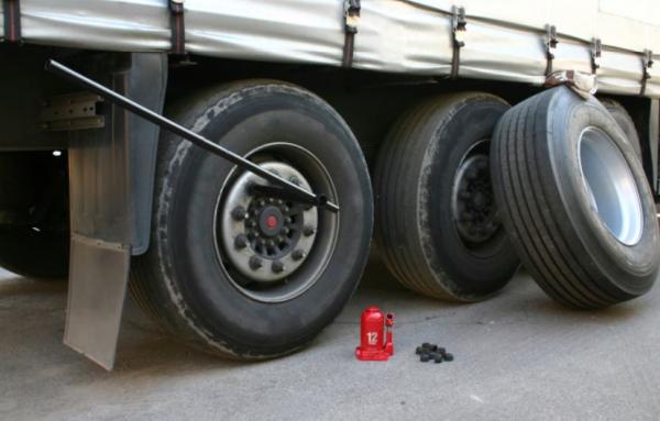 Truck Mobile Tire Service