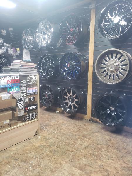 King Wheel & Tire Red Oak