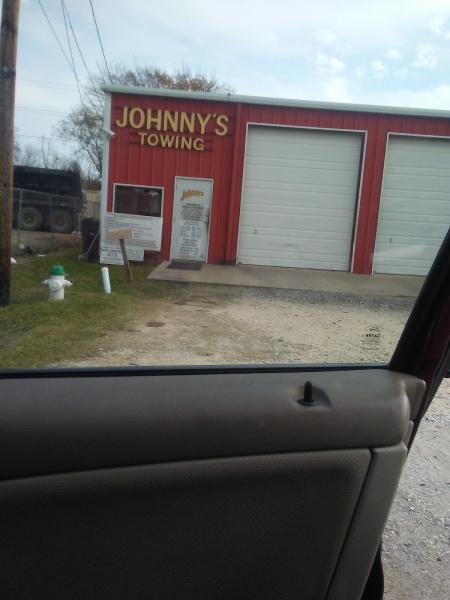 Johnny's Towing & Recovery