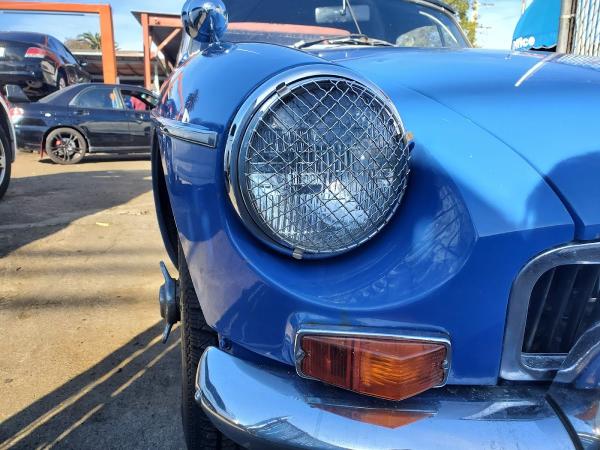 Pon's Auto Body & Repair Center