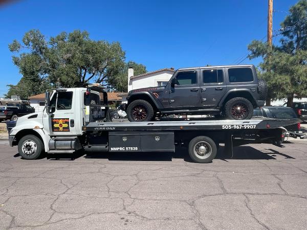 Valadez Towing & Recovery
