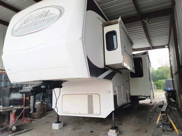 A & t rv Services