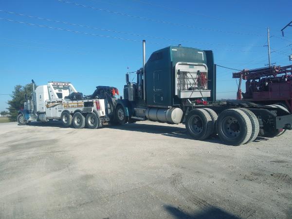 Bob & Ron's Repair Services & 24 Hr Heavy Duty Towing