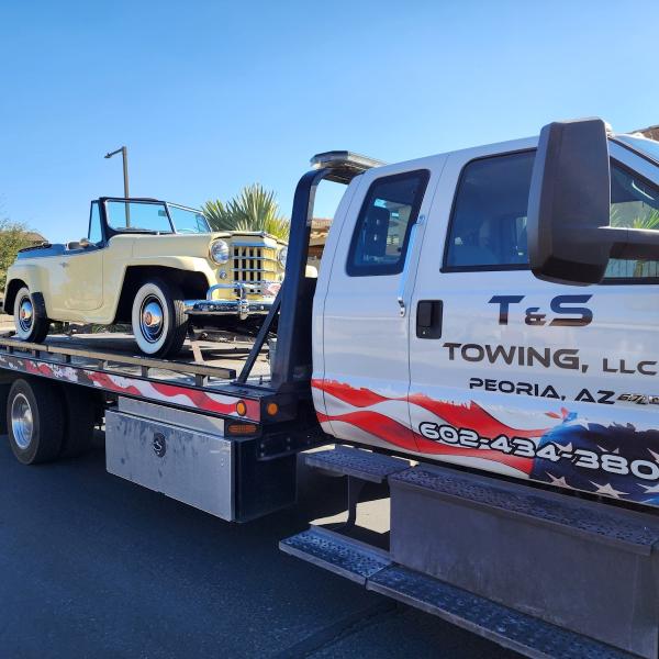 T & S Towing