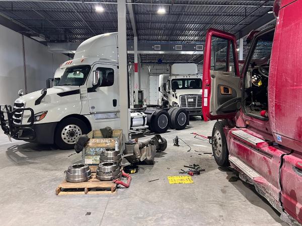 Hoot Heavy Duty Trucks Repair Oil&tire Express