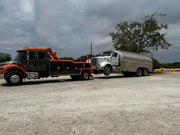 Hunter's Towing & Recovery