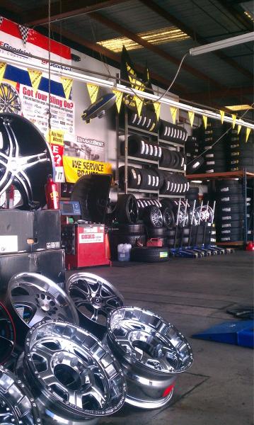 Rolling Tires & Wheels