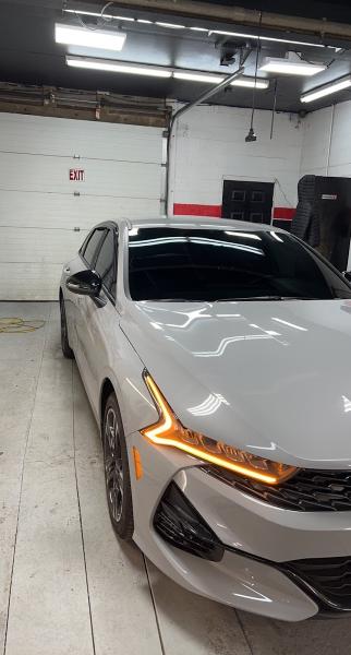 Supreme Autoglass and Tint LLC