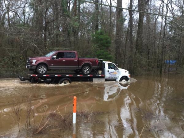 Hooked Up Towing & Recovery