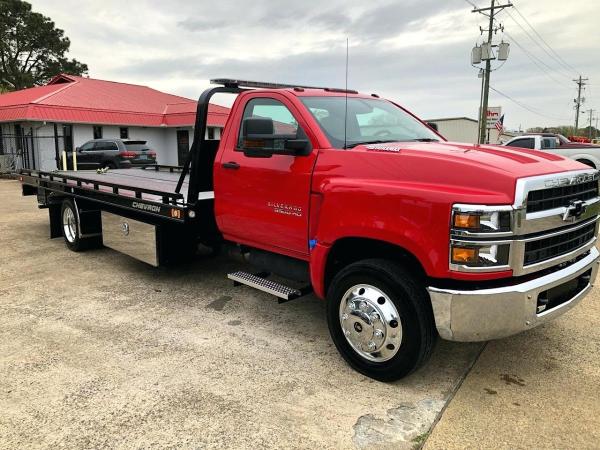 Sonic Zooming Towing & Roadside Inc.