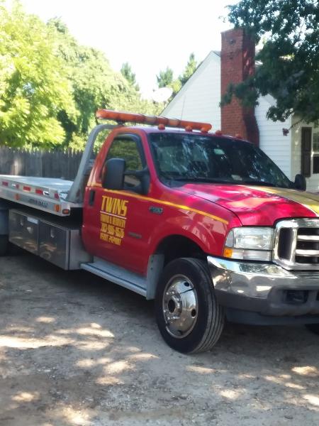 Twins Towing AND Recovery LLC