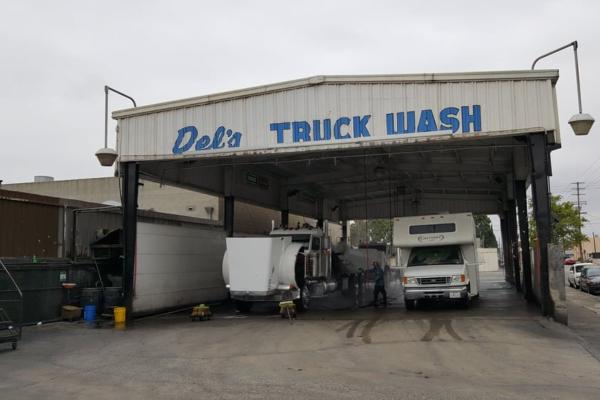 Del's Truck Wash