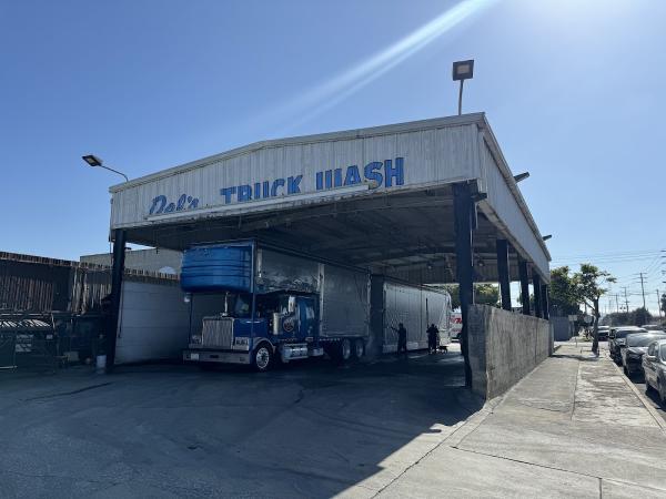 Del's Truck Wash