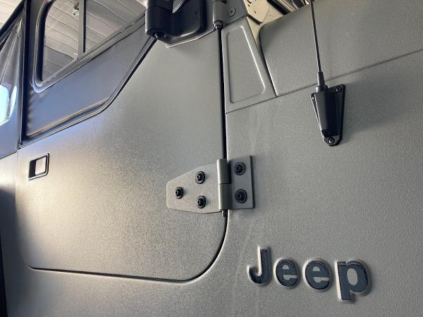 Jeepbolts