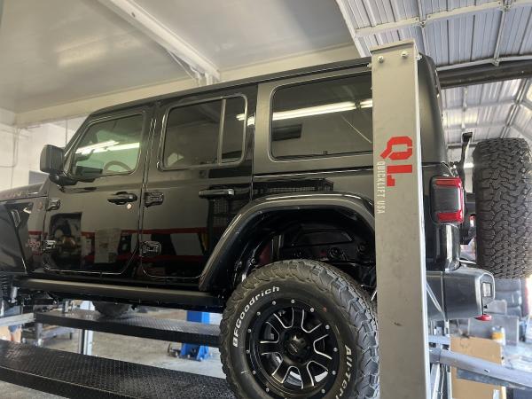 Hugo's Alignment & Tire Shop