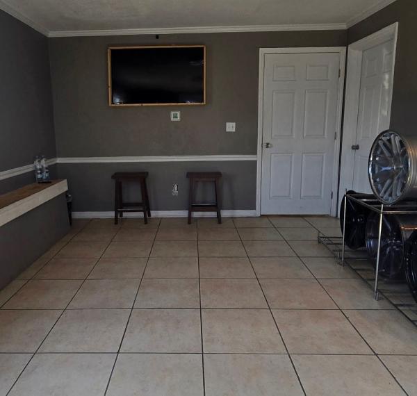 Automotive Repair Lobby and Towing