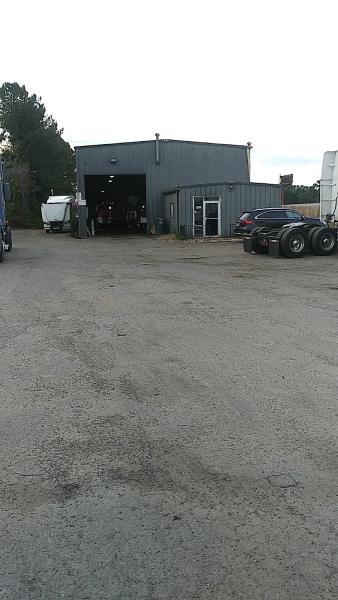 Black & White Truck Service