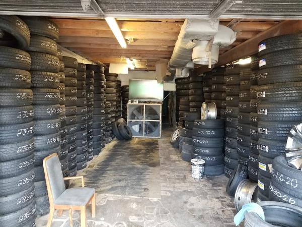 Palomitos Tire Shop