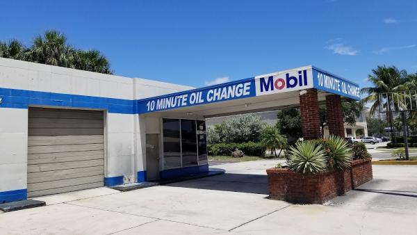 In-n-Out 10 Minute Oil Change