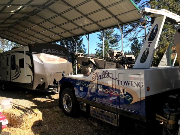 Hall's Towing