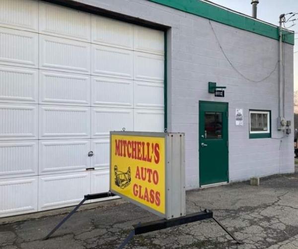 Mitchell's Auto Glass