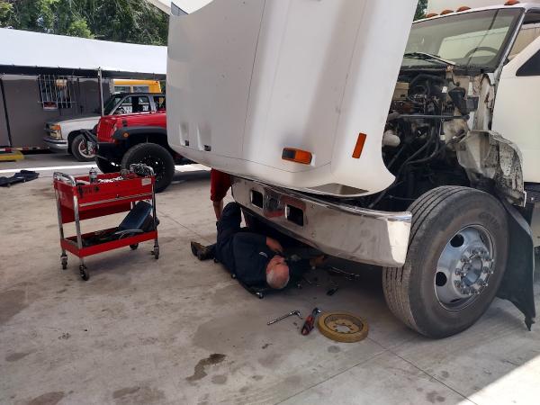 C De's Truck & Auto Repair Inc.