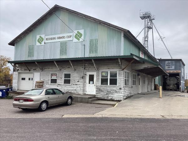 Reedsburg Farmers Co-Op Service Station and Feed Mill