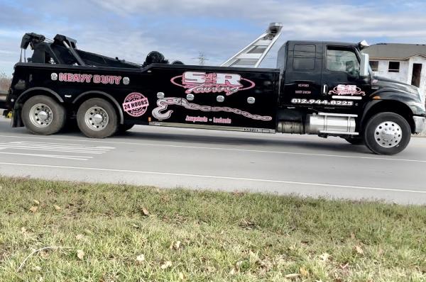 S & R Towing