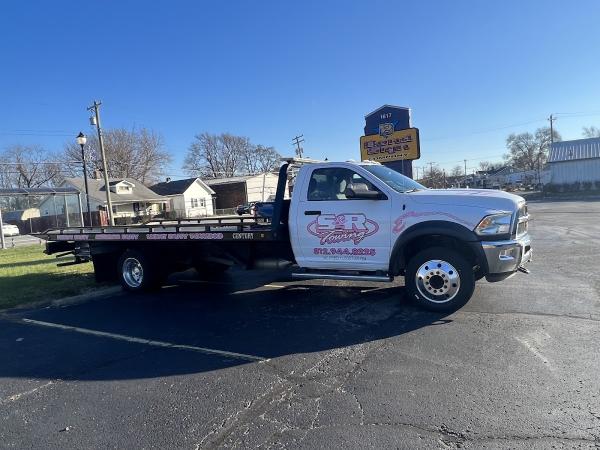 S & R Towing