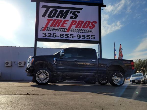 Tom's Tire Pros