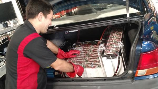 EV Powers Hybrid Battery Service and Repair