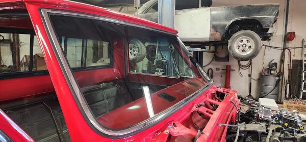 Mike's Auto Glass