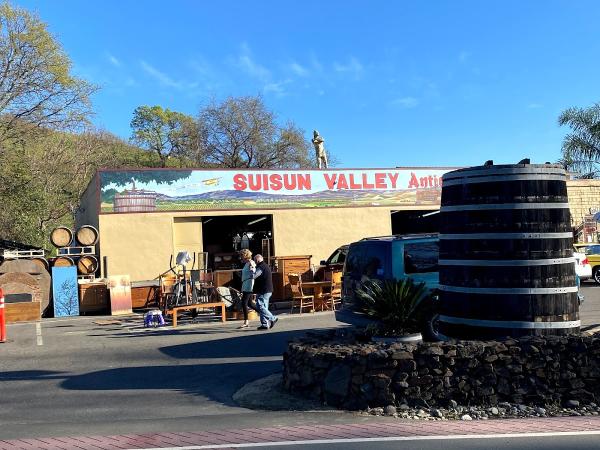 Suisun Valley Antiques & Collectibles / John's Hauling