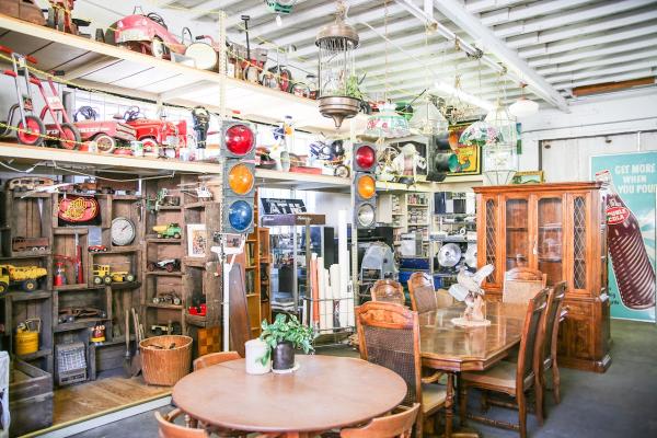 Suisun Valley Antiques & Collectibles / John's Hauling