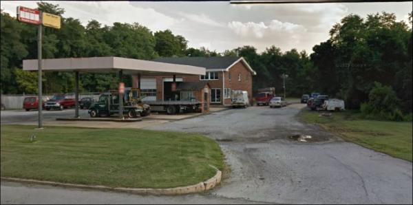 Roberts Service and 24 Hour Towing