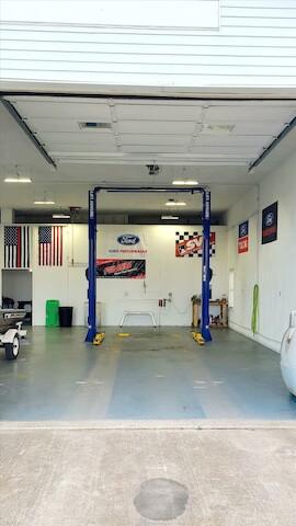 Deane's Garage