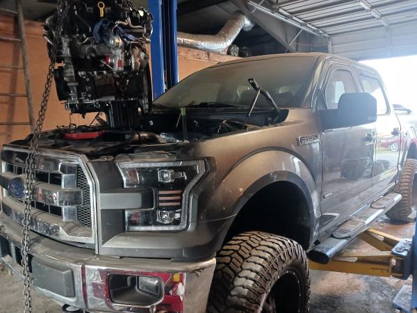 Los Garcías Mecánico Mechanical Workshop