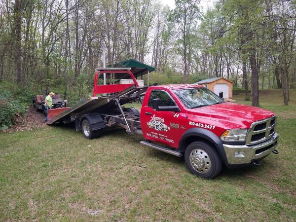Lonnie's M15 Towing & Recovery
