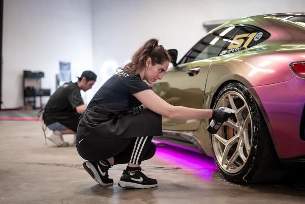 High Contrast Detailing