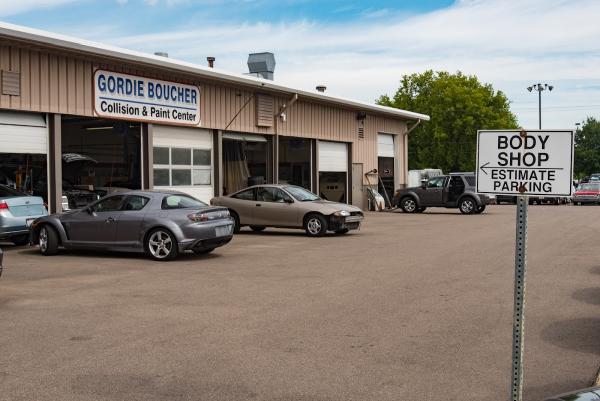 Boucher Auto Body Repair & Paint Center – Janesville