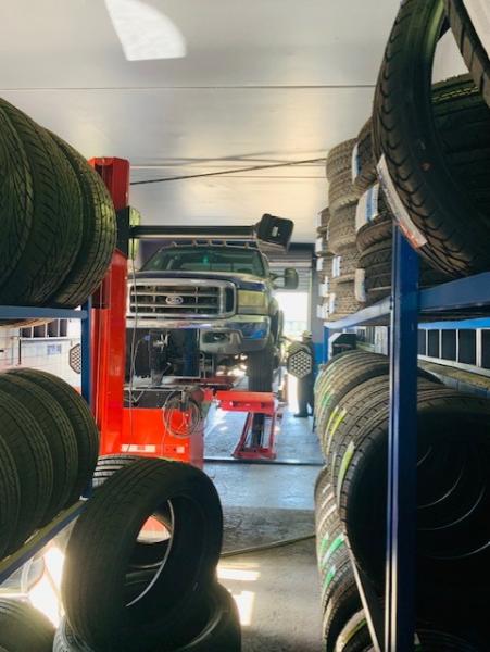 Lara Tires #2 / Llantera