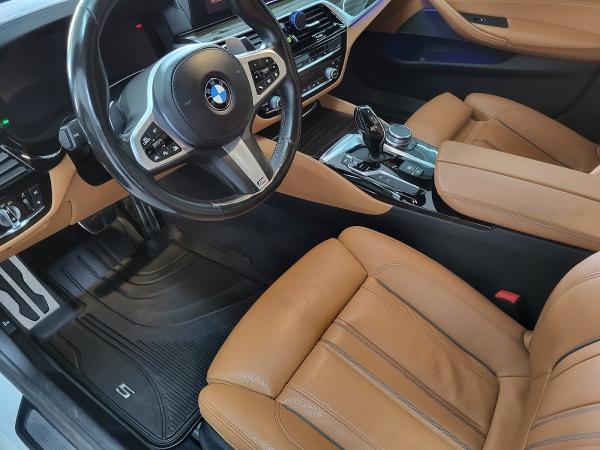 M2 Luxuries